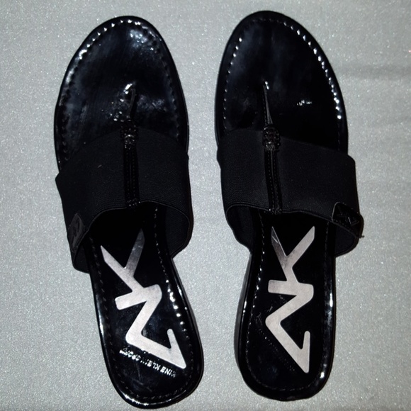 anne klein flip flops